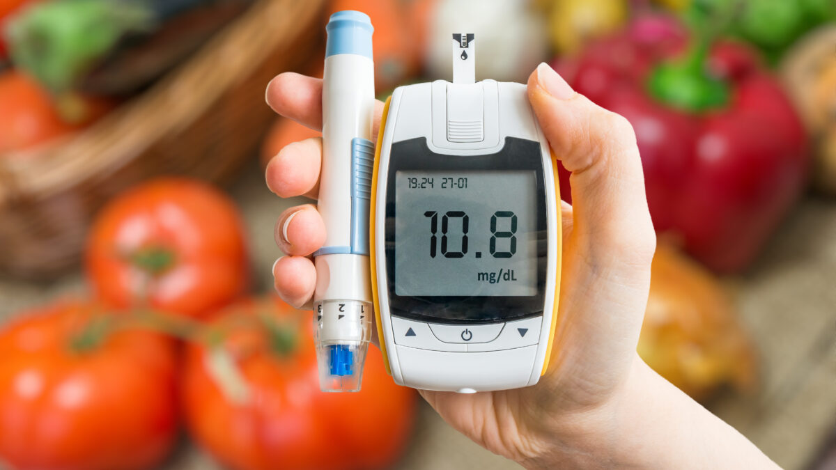 Diabetic,Diet,And,Healthy,Eating,Concept.,Glucometer,And,Vegetables,In
